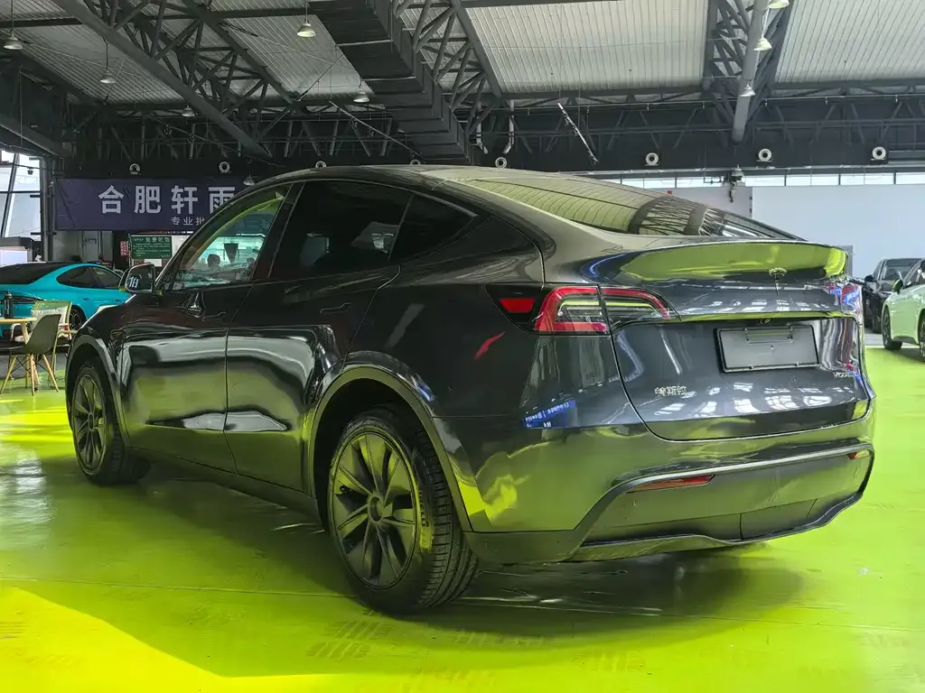 Tesla Model Y — фото 5
