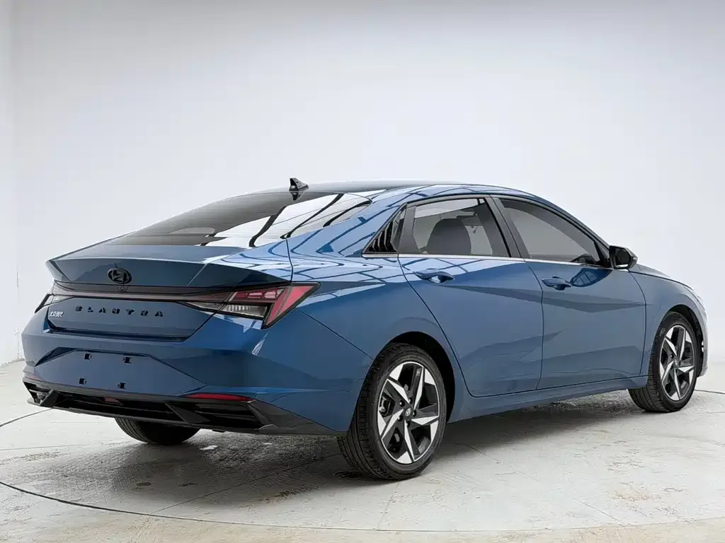 Hyundai Elantra — фото 2