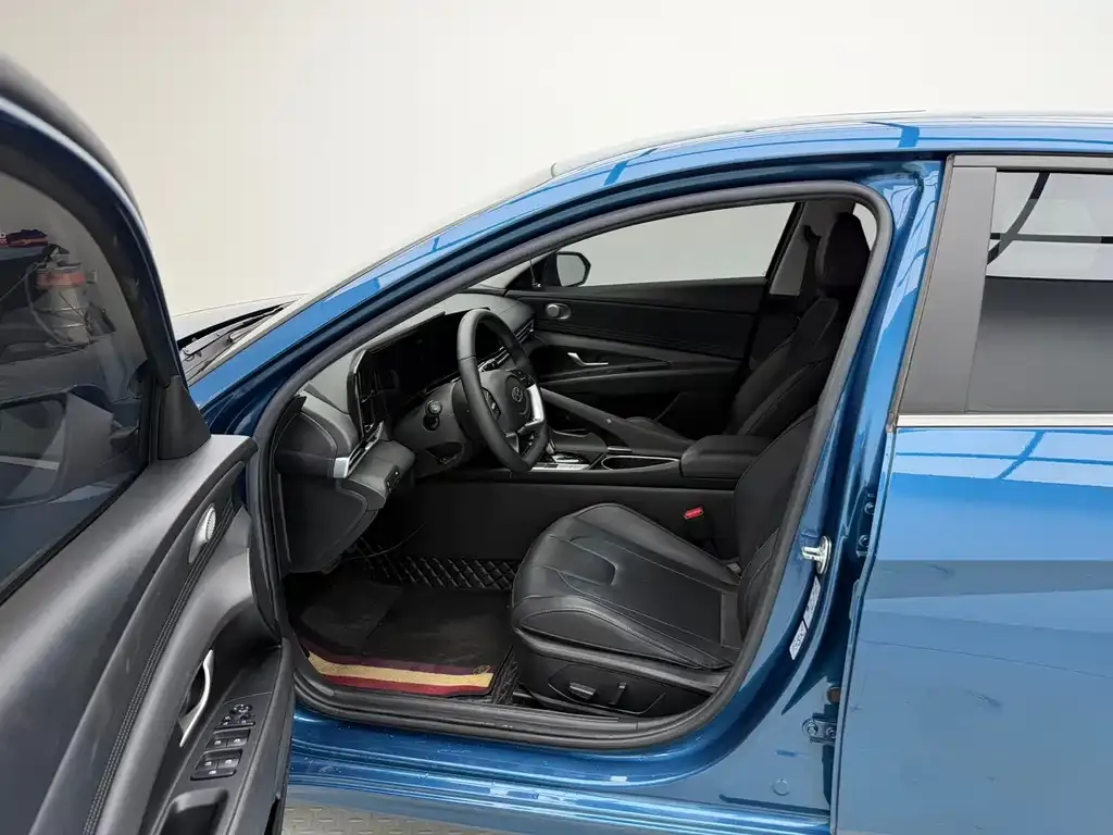 Hyundai Elantra — фото 3