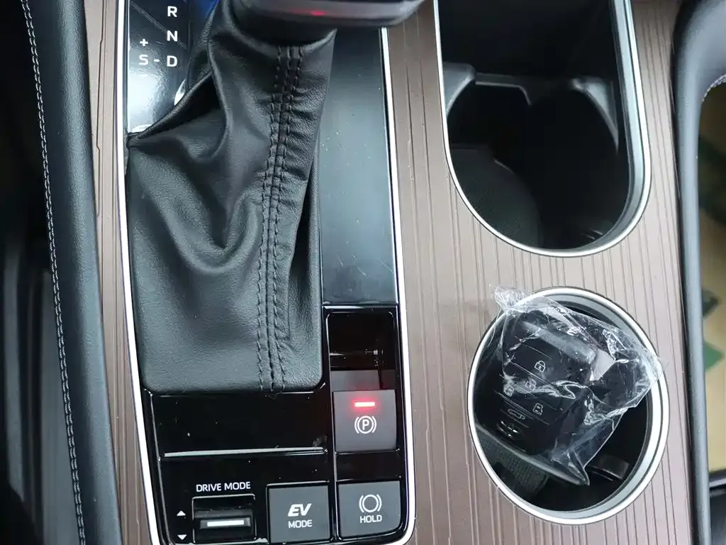 Toyota Granvia — фото 10
