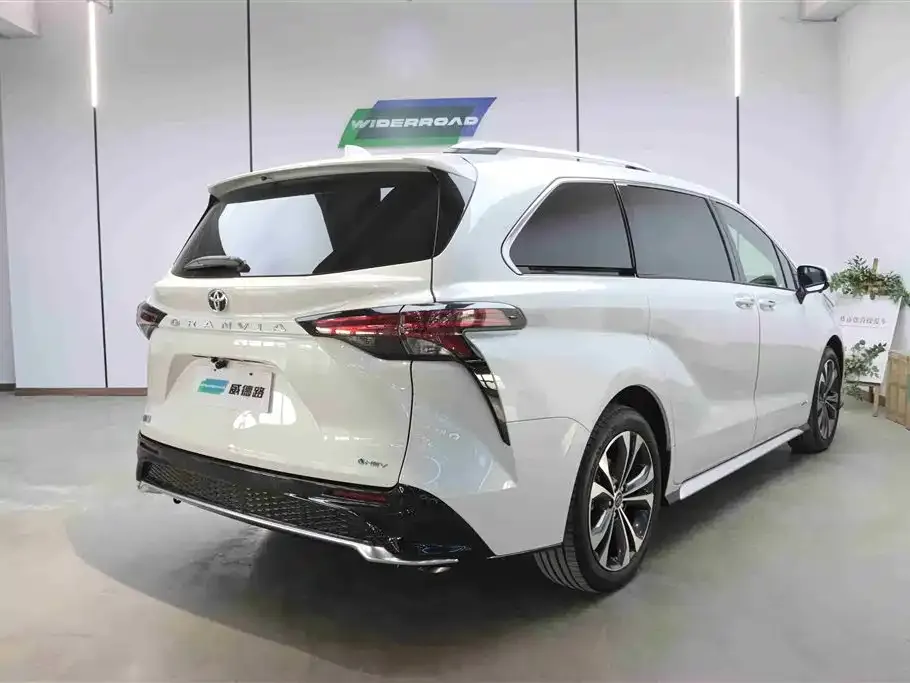 Toyota Granvia — фото 7
