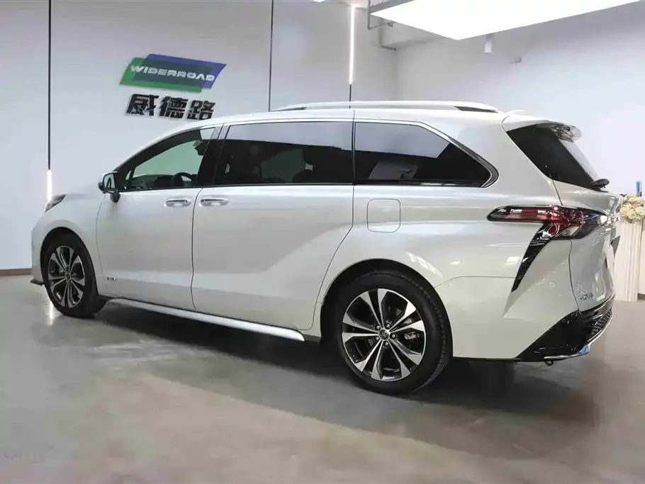Toyota Granvia — фото 8