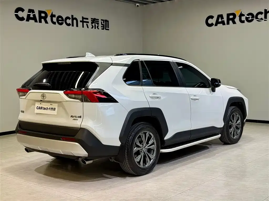Toyota RAV4 — фото 6