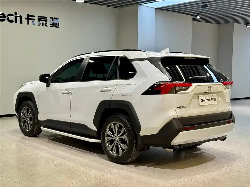 Toyota RAV4 — фото 3