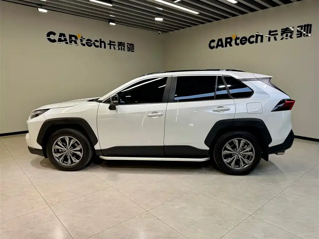 Toyota RAV4 — фото 4
