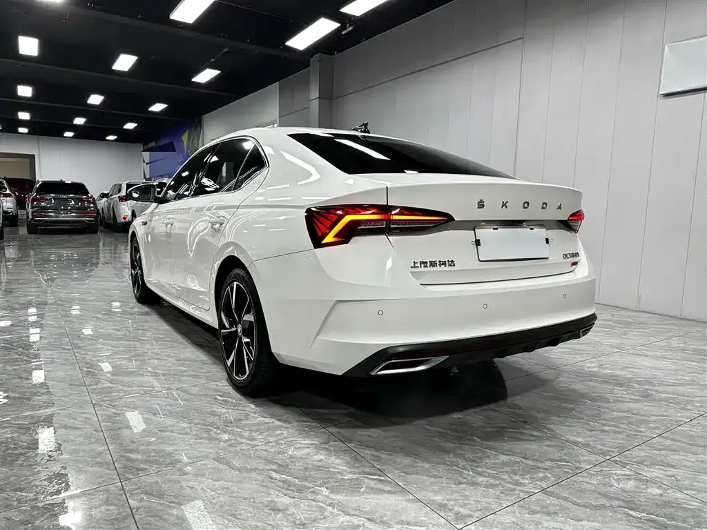 Skoda Octavia — фото 8