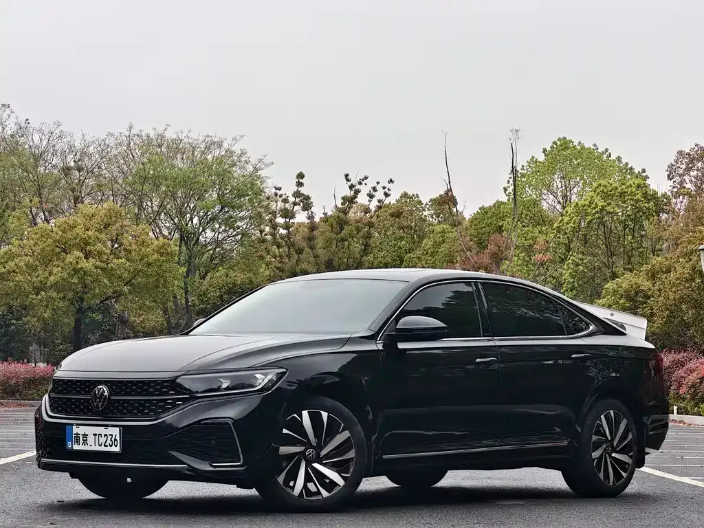 Volkswagen Passat — фото 1
