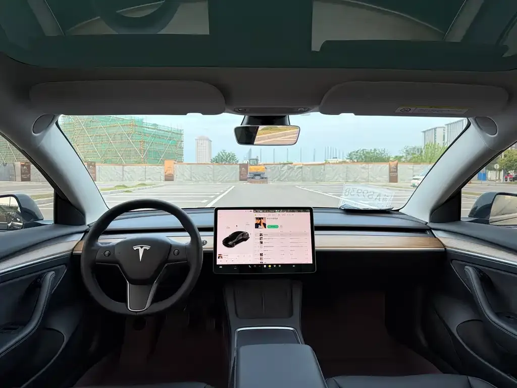 Tesla Model 3 — фото 3