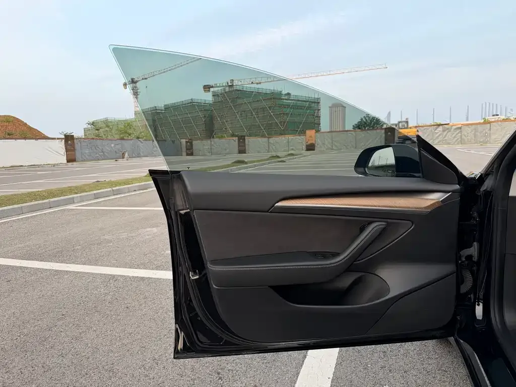 Tesla Model 3 — фото 10