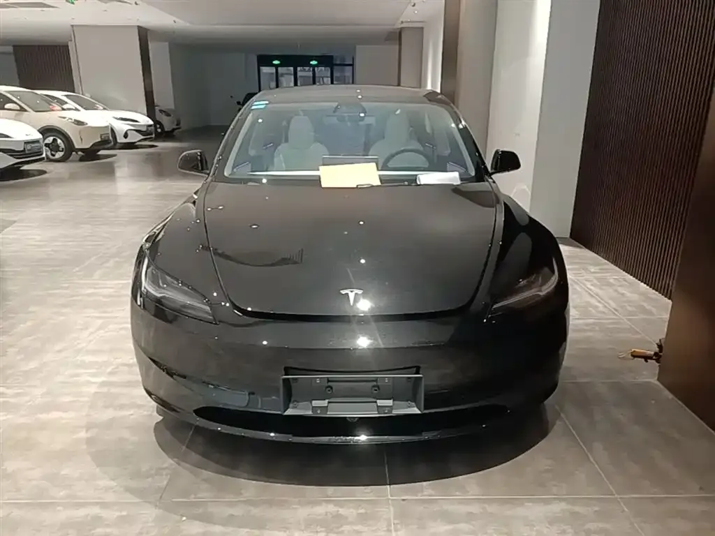 Tesla Model 3 — фото 4