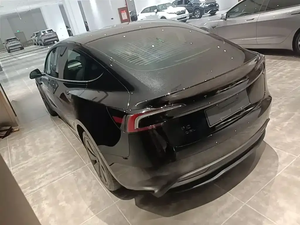 Tesla Model 3 — фото 8
