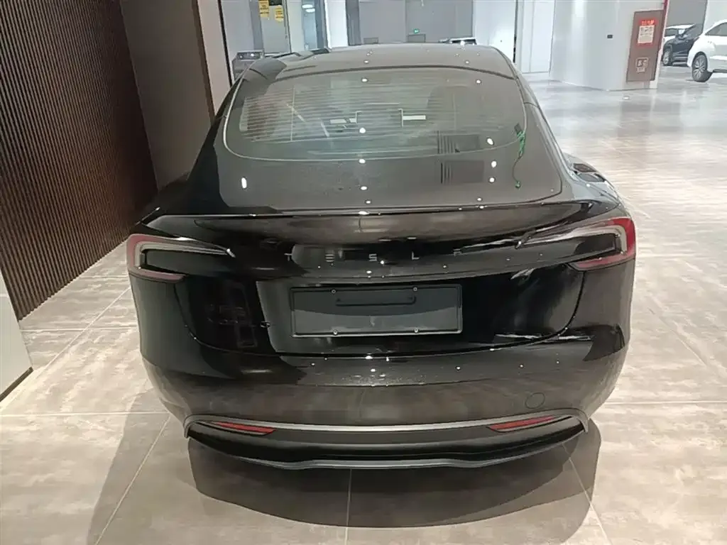 Tesla Model 3 — фото 10
