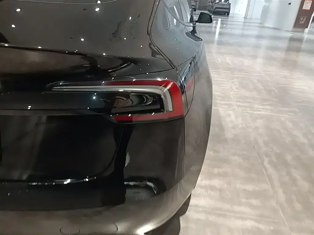 Tesla Model 3 — фото 2