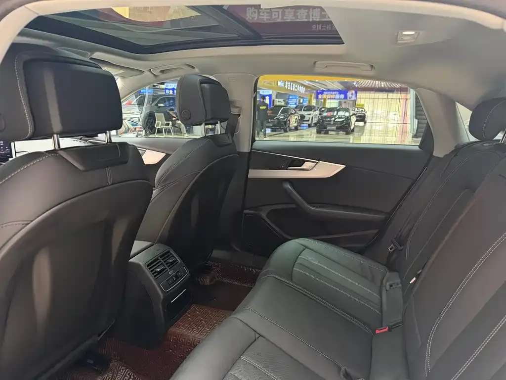 Audi A4L 2021 из CN, фото 9