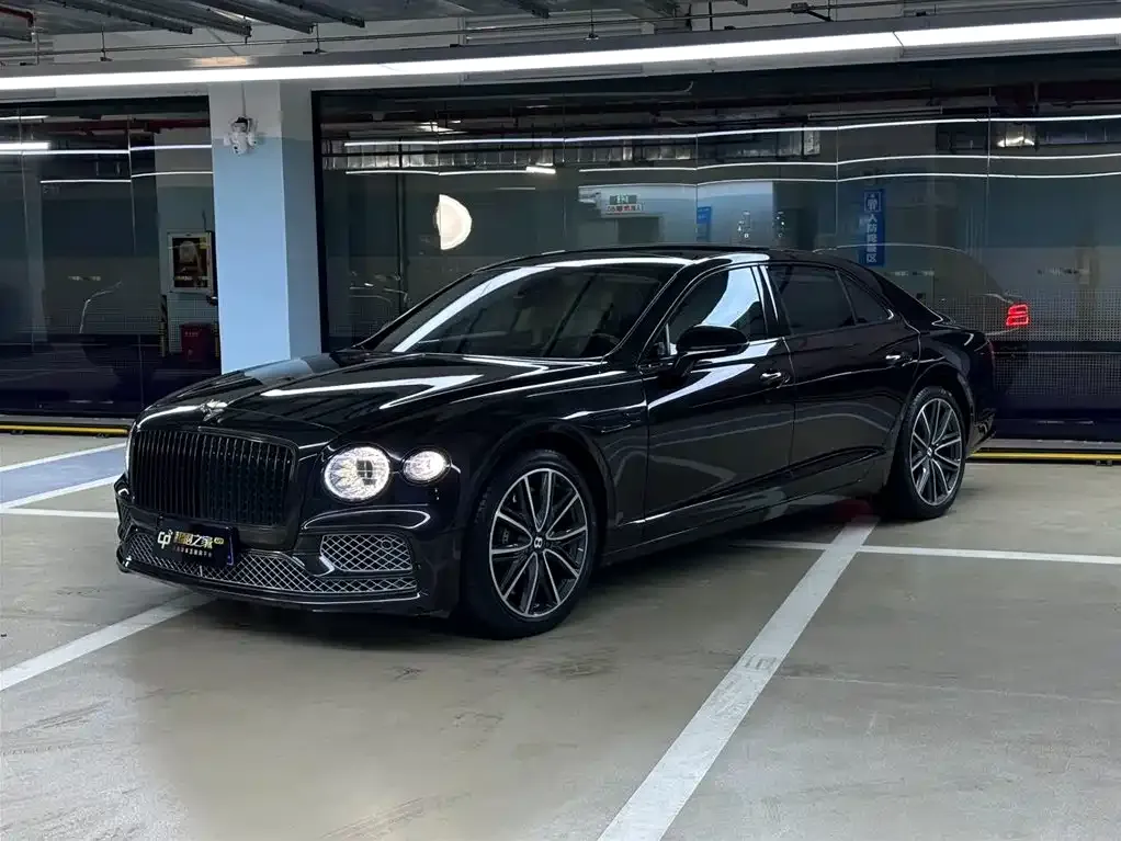 Bentley Flying Spur — фото 1