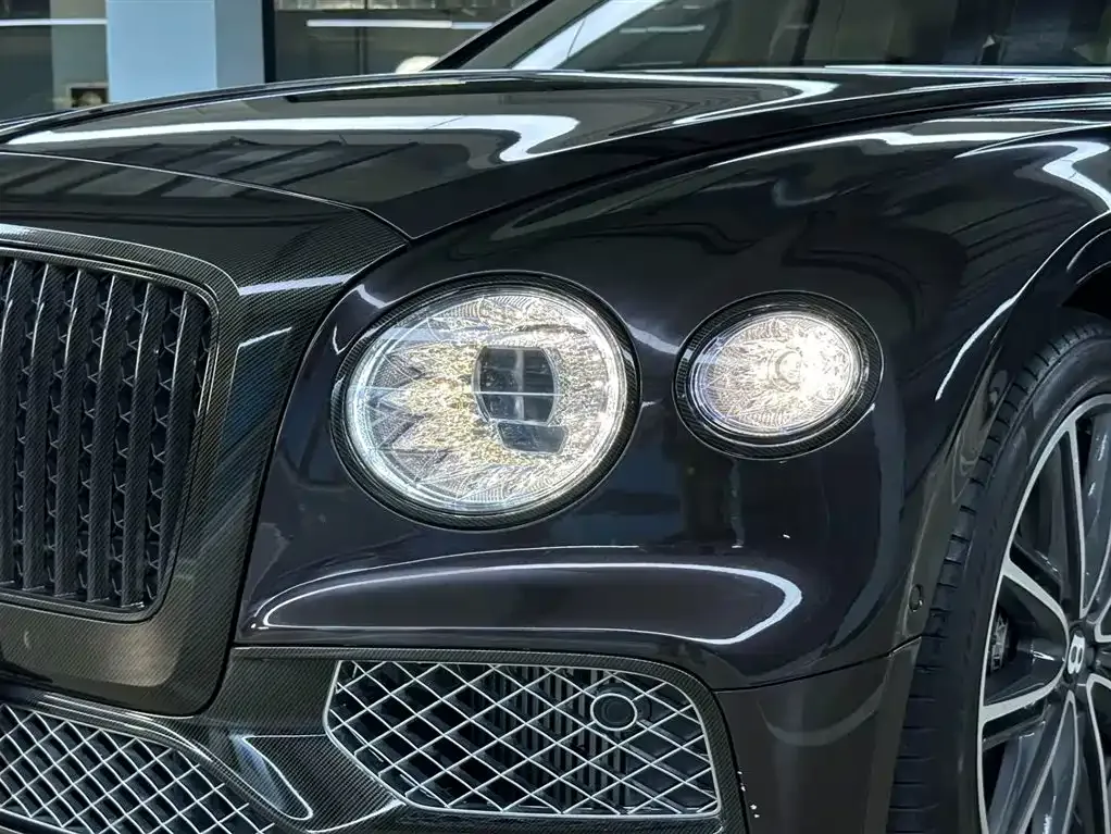 Bentley Flying Spur — фото 4
