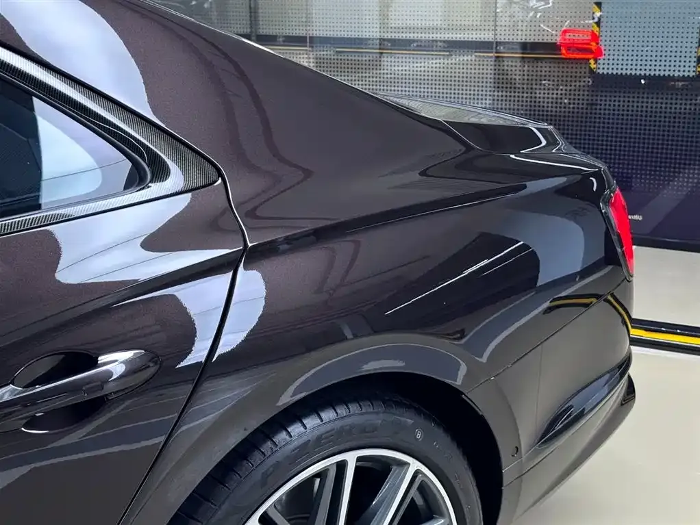 Bentley Flying Spur — фото 9