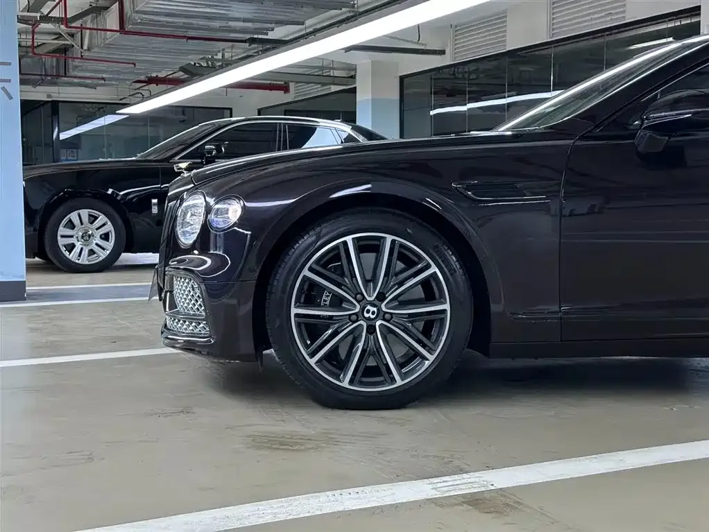 Bentley Flying Spur — фото 3