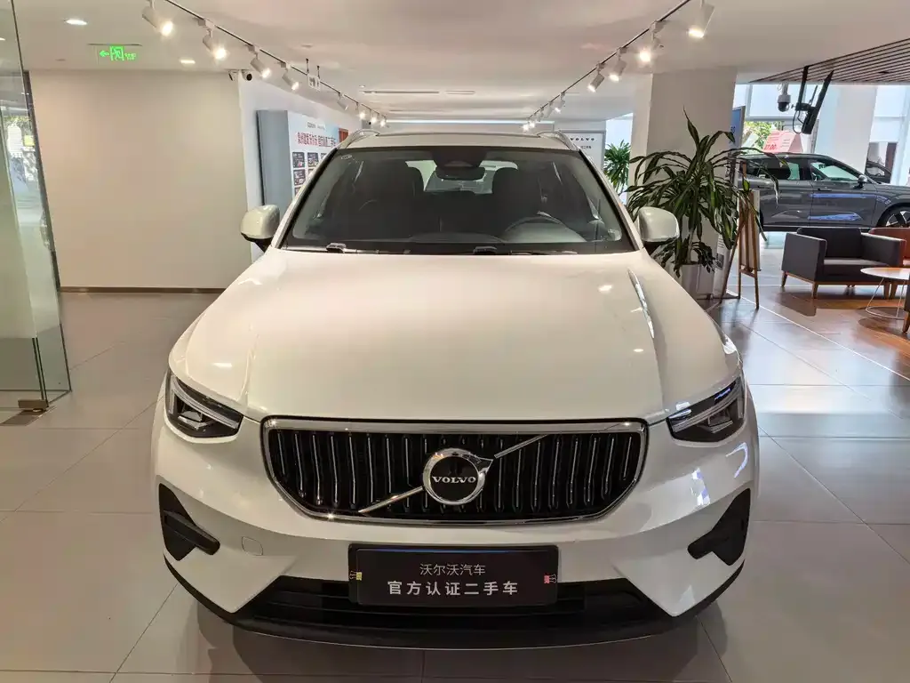 Volvo XC40 — фото 6