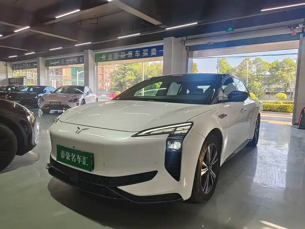 Hongqi EH7