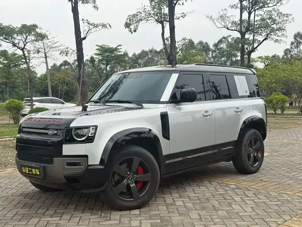 Land Rover Defender — фото 1
