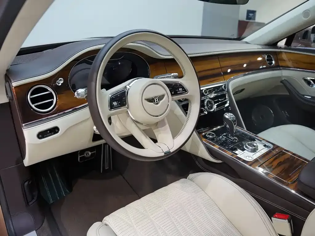 Bentley Flying Spur — фото 10