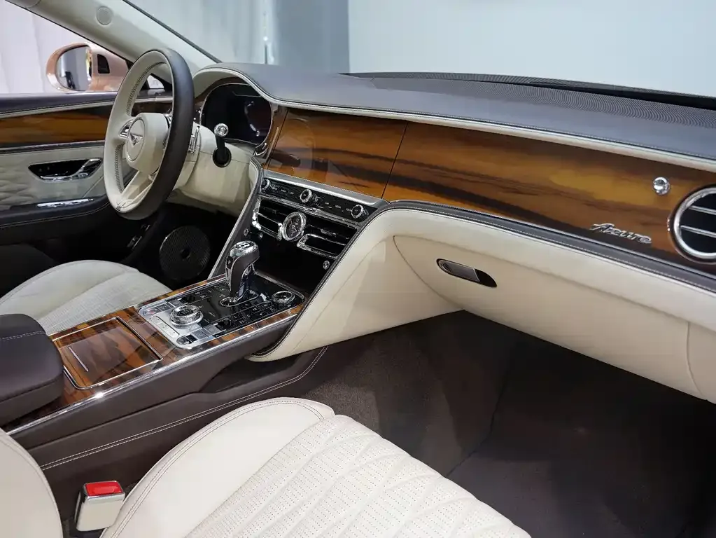 Bentley Flying Spur — фото 9
