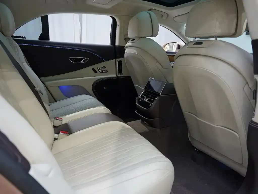 Bentley Flying Spur — фото 5