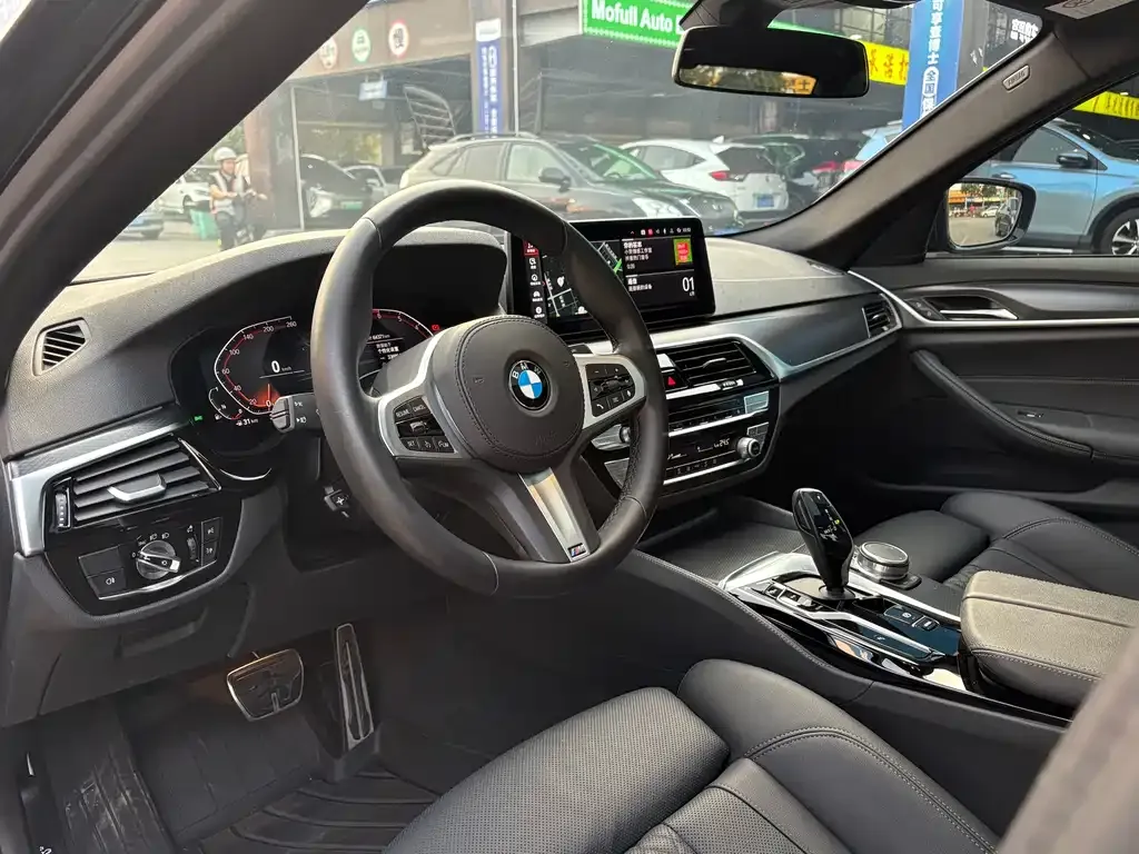 BMW 5 Series (Import) 2022 из CN, фото 2