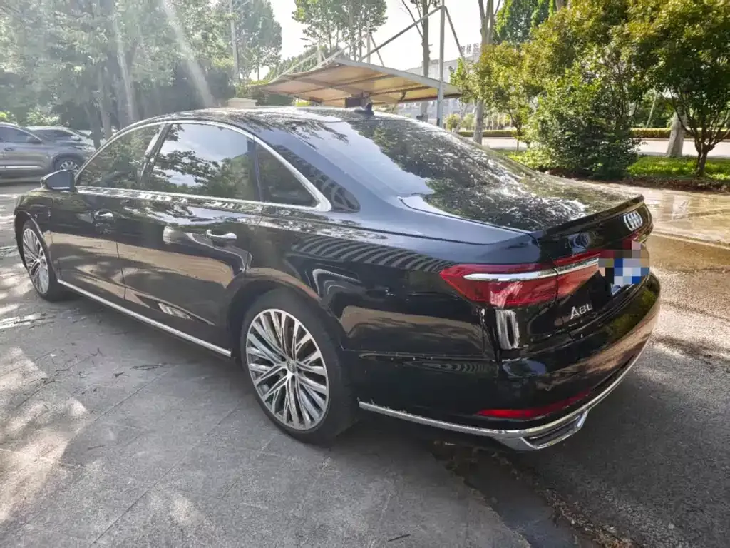 Audi A8 — фото 8