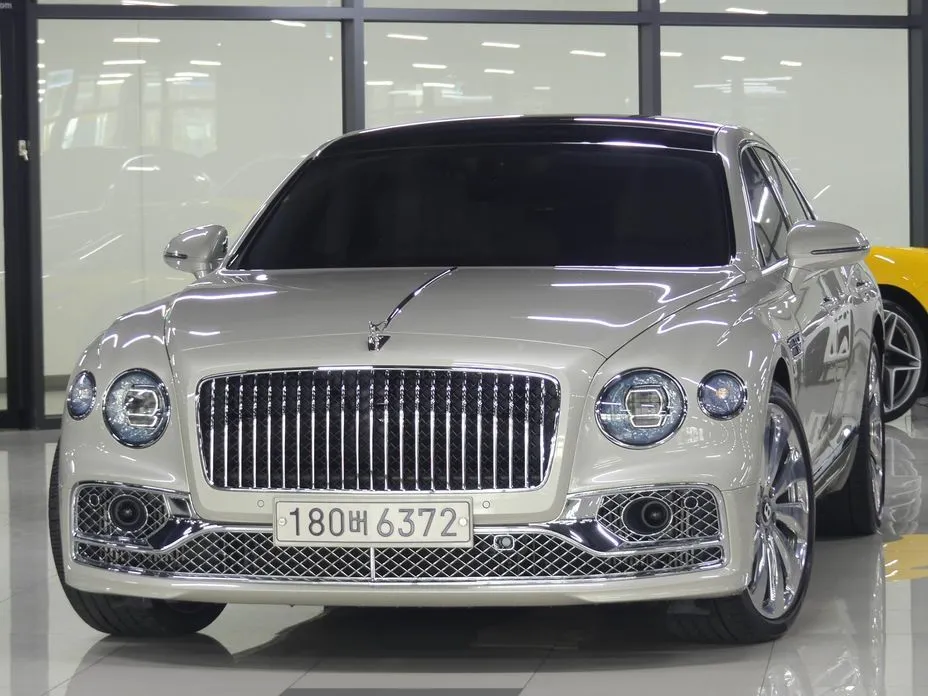 Bentley Flying Spur — фото 1