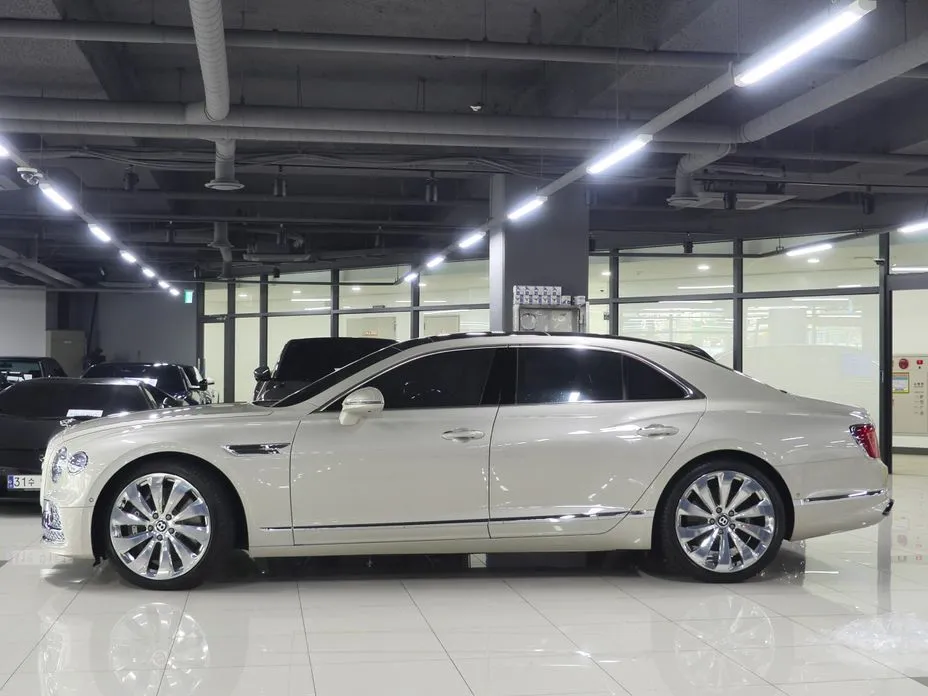 Bentley Flying Spur — фото 4