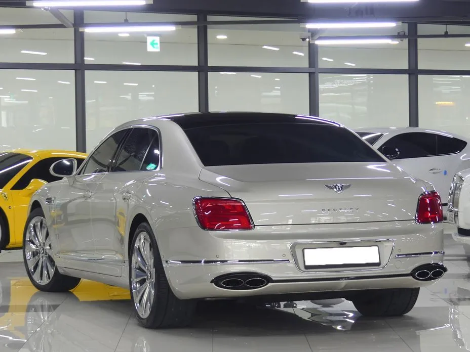 Bentley Flying Spur — фото 2