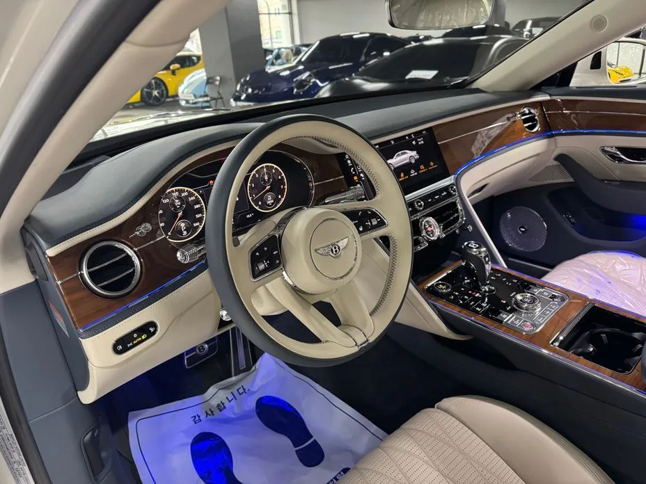 Bentley Flying Spur — фото 8