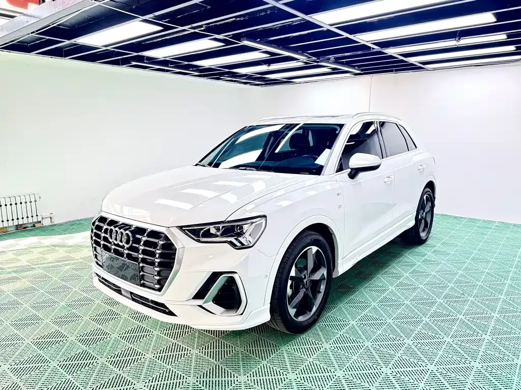 Audi Q3 — фото 1
