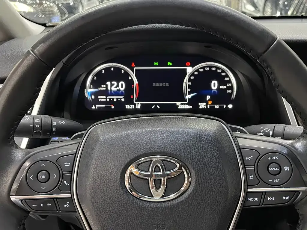 Toyota Camry — фото 9