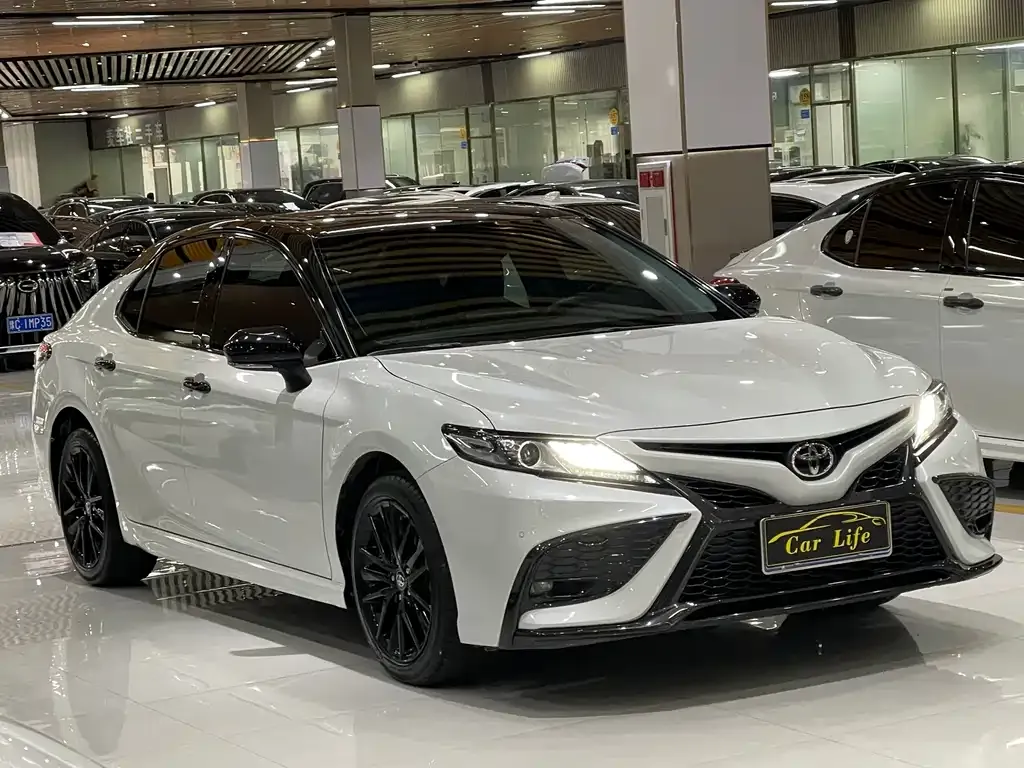 Toyota Camry — фото 7