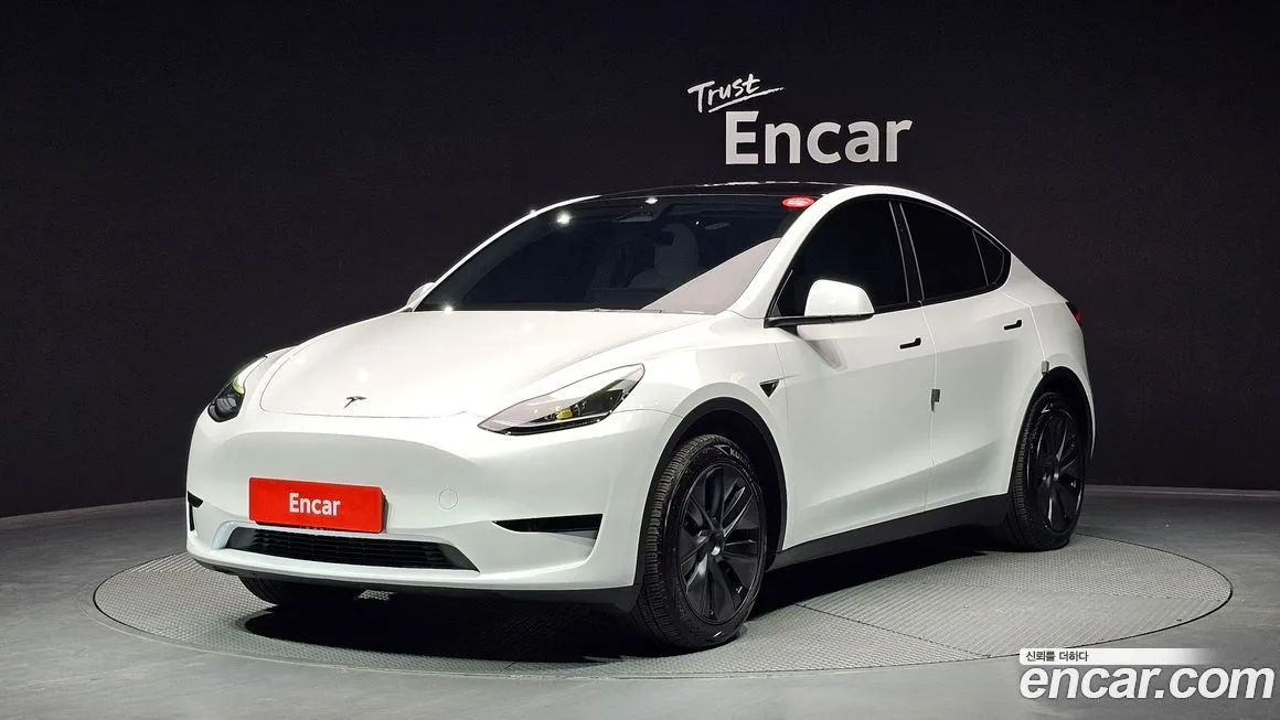 Tesla Model Y — фото 1