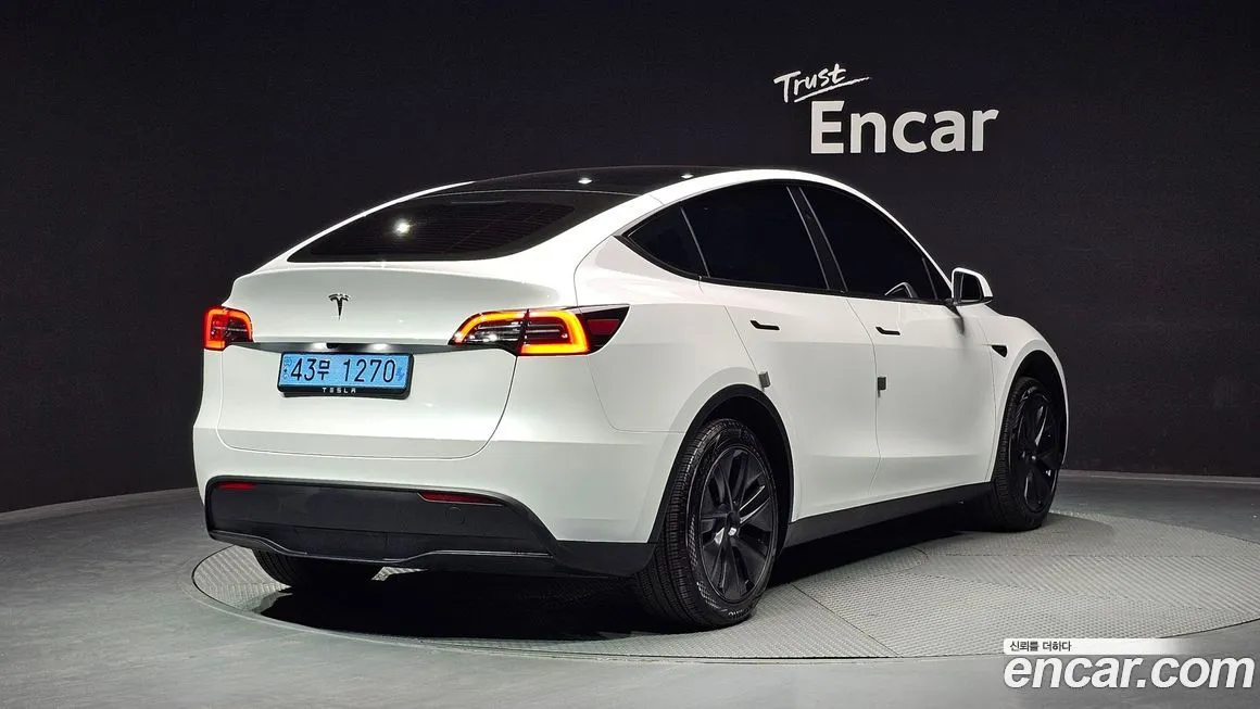 Tesla Model Y — фото 8
