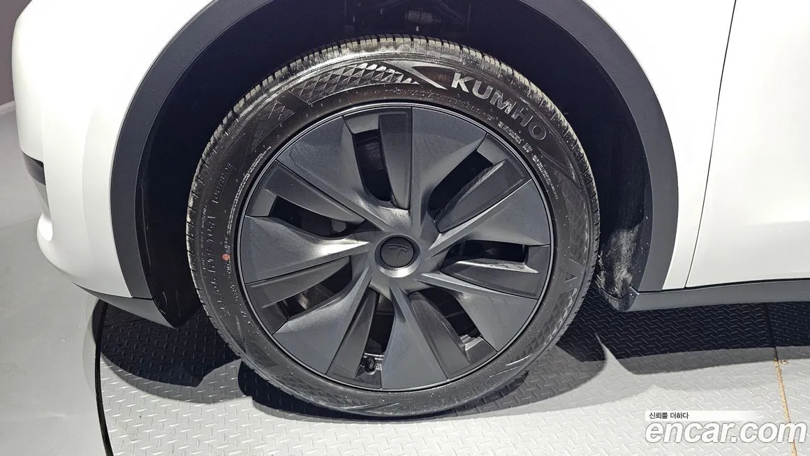 Tesla Model Y — фото 9