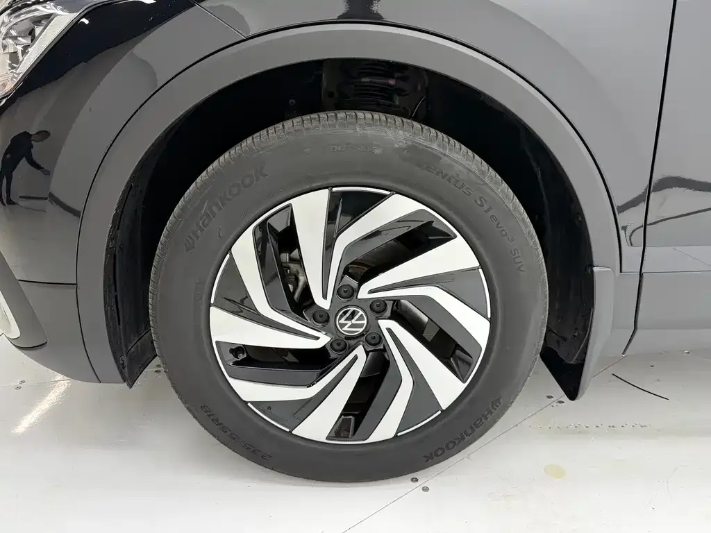 Volkswagen Tiguan L — фото 6