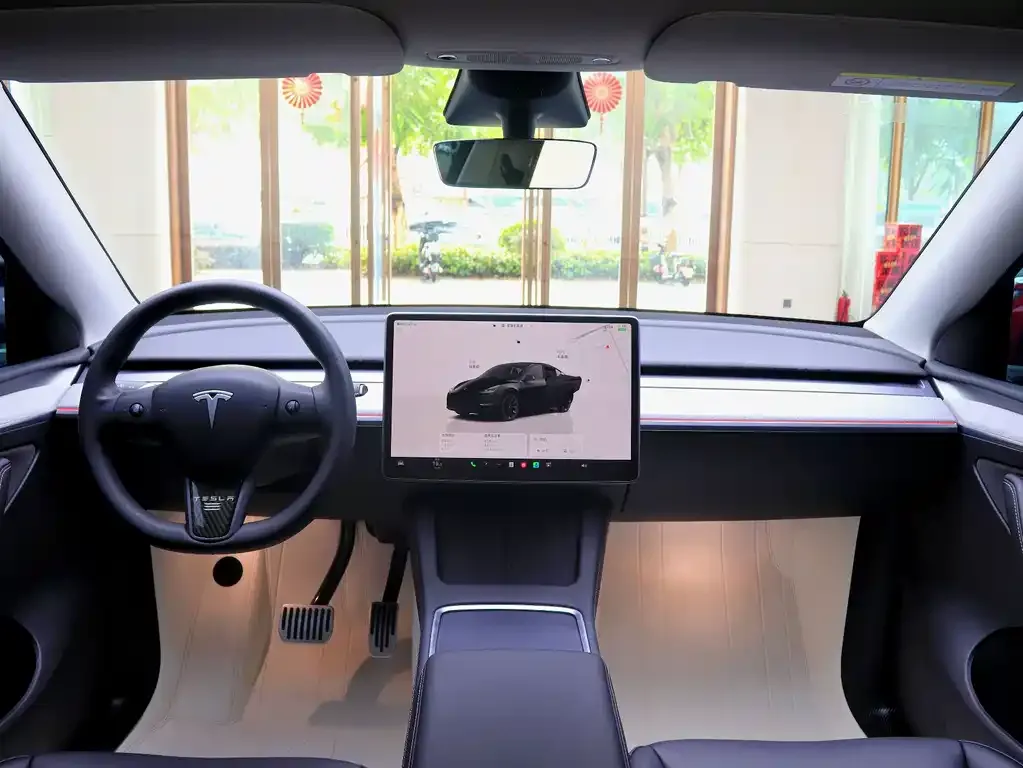 Tesla Model Y — фото 5