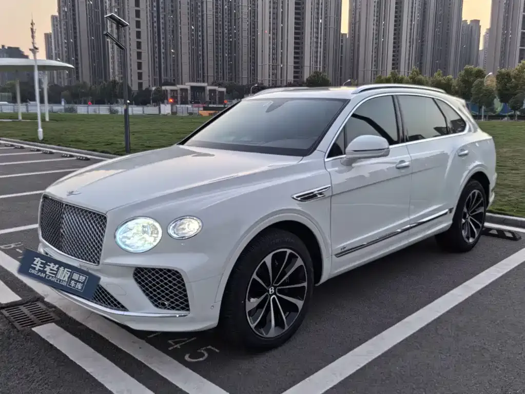 Bentley Bentayga — фото 1
