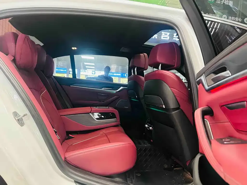 BMW 5 Series 2023 из CN, фото 3