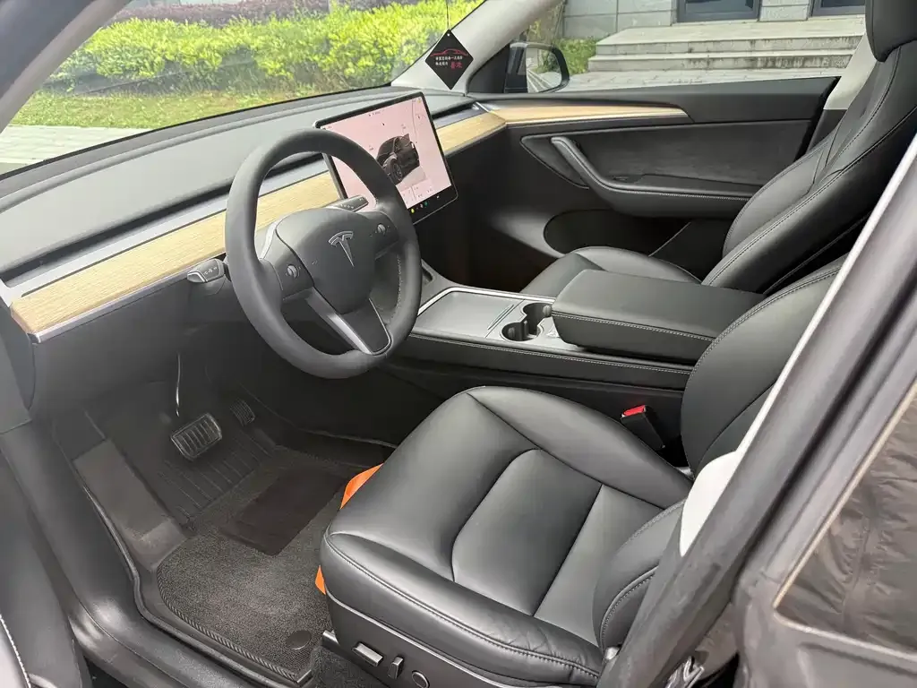 Tesla Model Y — фото 5