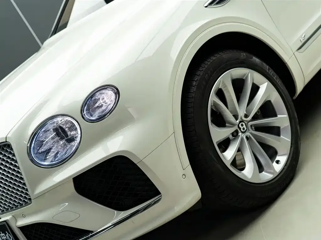 Bentley Bentayga — фото 10