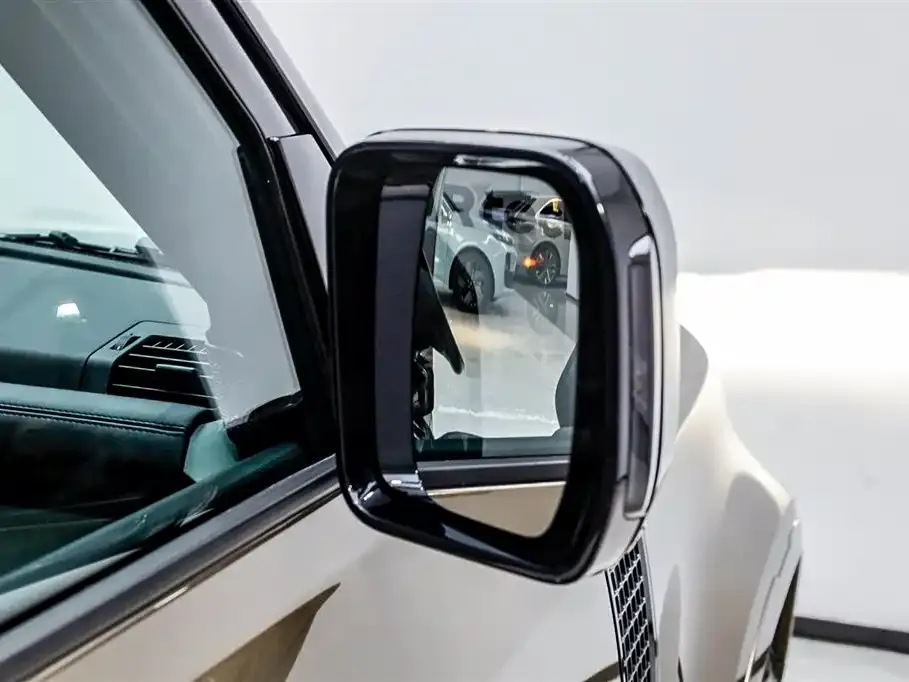 Land Rover Defender — фото 9
