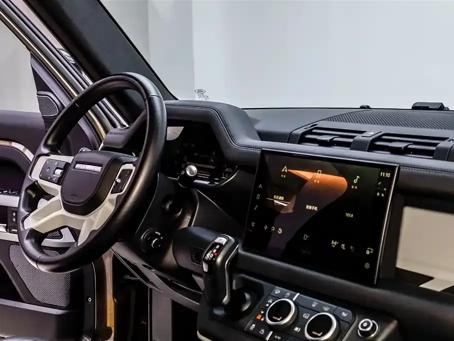 Land Rover Defender — фото 10