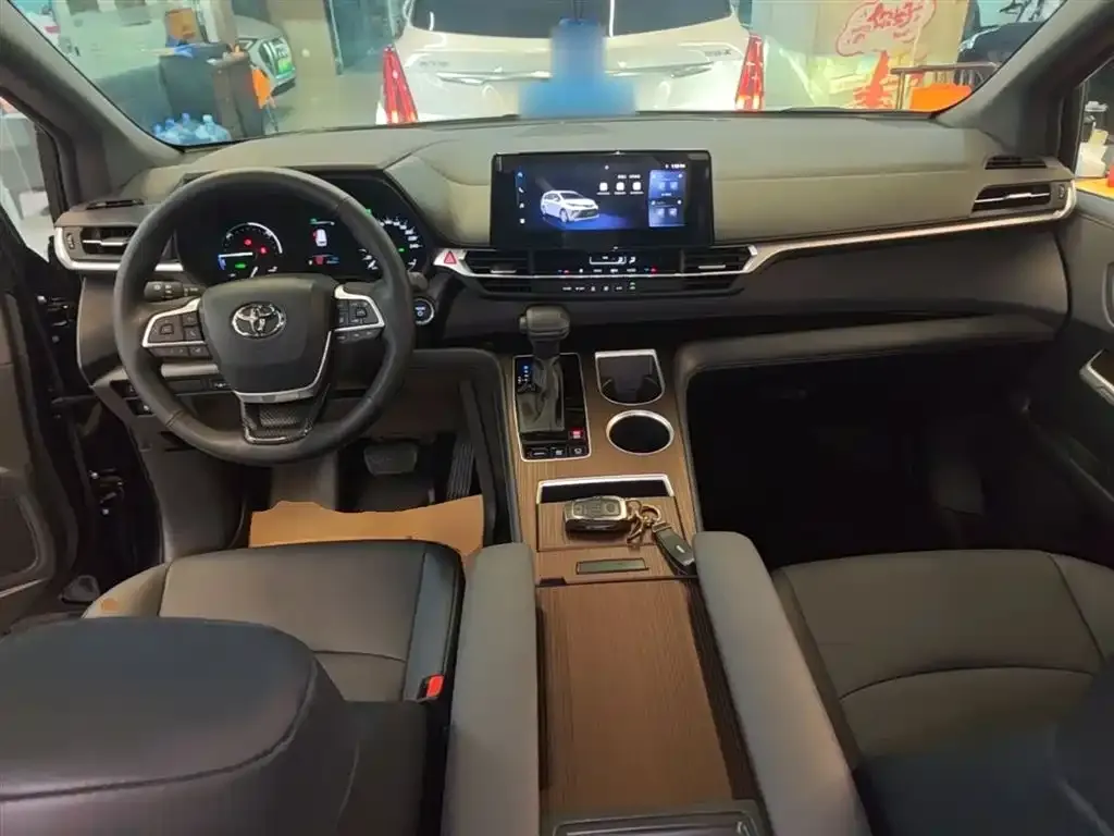 Toyota Granvia 2025 из CN, фото 6