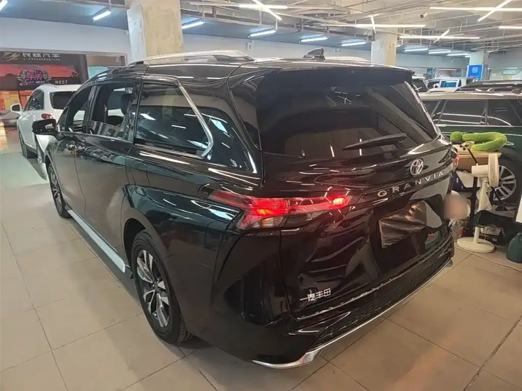 Toyota Granvia 2025 из CN, фото 4